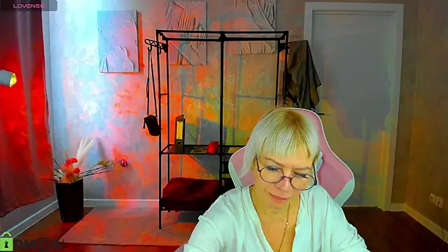 Snapshot of Ann_Annise chatting on April 2026 07:44:01 AM Ann Annise online show from April 2026 07:44:01 AM