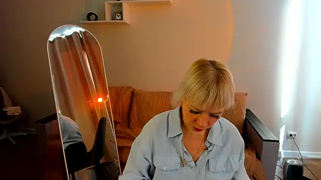 Snapshot of Ann_Annise chatting on May 2026 04:07:02 AM Ann Annise online show from May 2026 04:07:02 AM