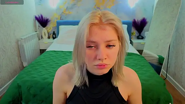 Snapshot of Kate_Krose chatting on April 2026 01:03:01 AM Kate Krose online show from April 2026 01:03:01 AM