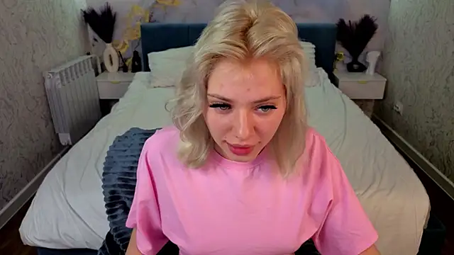 Snapshot of Kate_Krose chatting on May 2026 01:00:02 AM Kate Krose online show from May 2026 01:00:02 AM