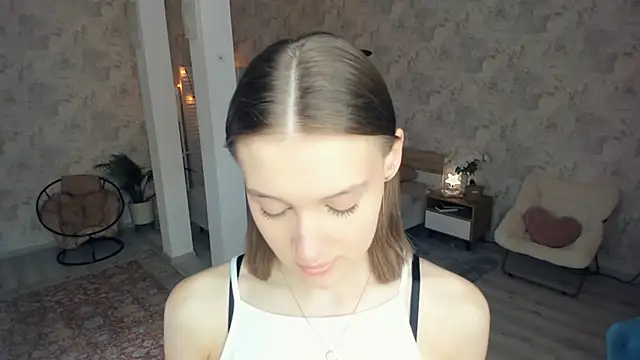 LianneBynon online show from May 2026 08:33:02 AM