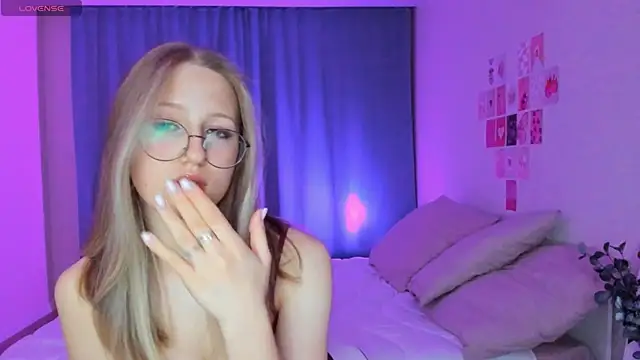 Snapshot of Vega_Taylor chatting on February 2026 03:38:02 AM Vega Taylor online show from February 2026 03:38:02 AM