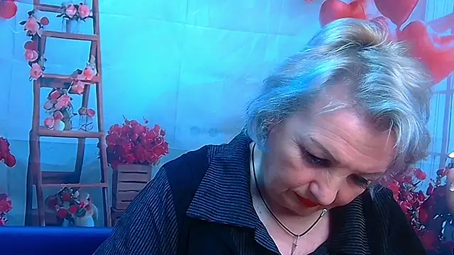 Snapshot of RenataDaster chatting on April 2026 05:18:02 AM RenataDaster online show from April 2026 05:18:02 AM