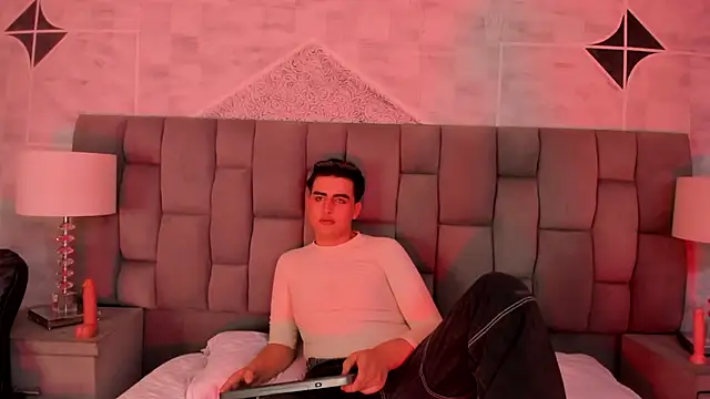 noahWolff  online show from February 2026 06:32:01 AM