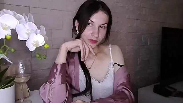JuliaLovely online show from July 2026 07:04:01 PM