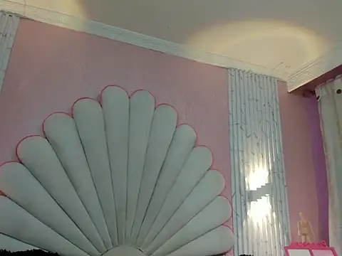 Kateemos online show from February 2026 01:40:01 PM