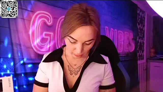 Snapshot of Vellora_ chatting on February 2026 10:33:01 PM Vellora online show from February 2026 10:33:01 PM