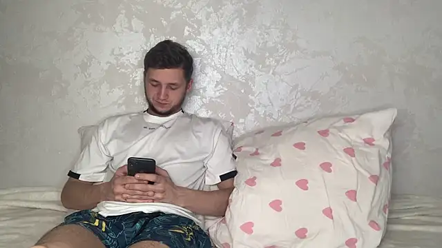 MoonBabyCouple online show from May 2026 07:03:01 AM