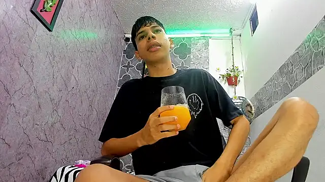 Snapshot of sexyboys_cutexx18 chatting on February 2026 10:14:02 PM sexyboys cutexx18 online show from February 2026 10:14:02 PM