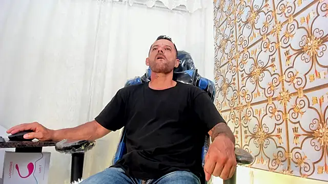 Snapshot of HardenedDad chatting on April 2026 10:14:02 PM HardenedDad online show from April 2026 10:14:02 PM