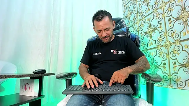 Snapshot of HardenedDad chatting on April 2026 08:57:01 PM HardenedDad online show from April 2026 08:57:01 PM