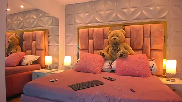 Paris Velvet online show from February 2026 10:19:01 PM