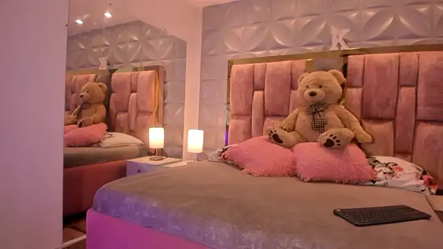 Paris Velvet online show from February 2026 09:53:01 PM