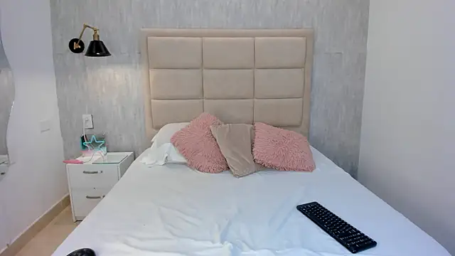 AriaaMoon  online show from April 2026 10:12:02 PM