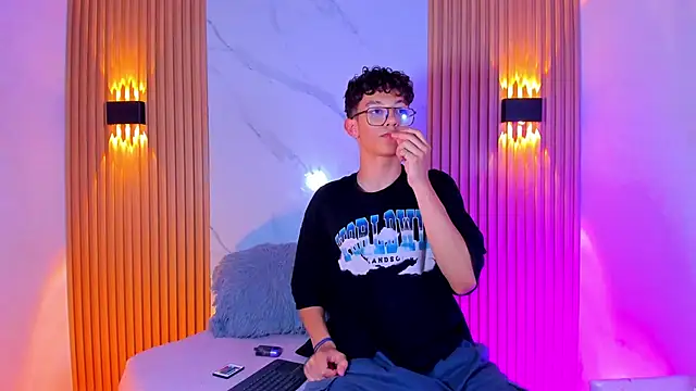 Snapshot of Christopher_Hunter chatting on February 2026 07:58:02 PM Christopher Hunter online show from February 2026 07:58:02 PM