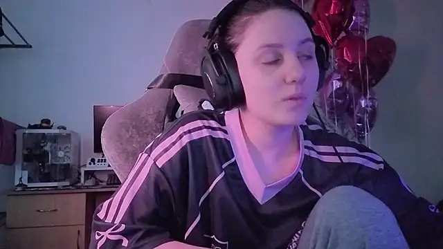 Snapshot of Holy_Kveta chatting on February 2026 02:55:02 AM Holy Kveta online show from February 2026 02:55:02 AM