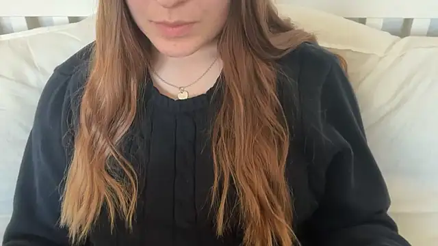 Lucyschickt online show from April 2026 02:30:01 PM