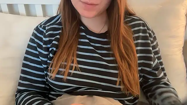 Lucyschickt online show from May 2026 05:03:02 AM