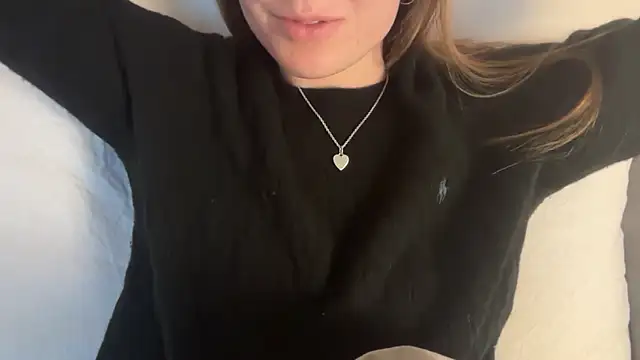 Lucyschickt online show from May 2026 05:40:01 PM