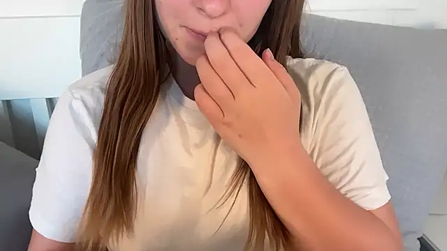 Lucyschickt online show from May 2026 05:51:01 PM