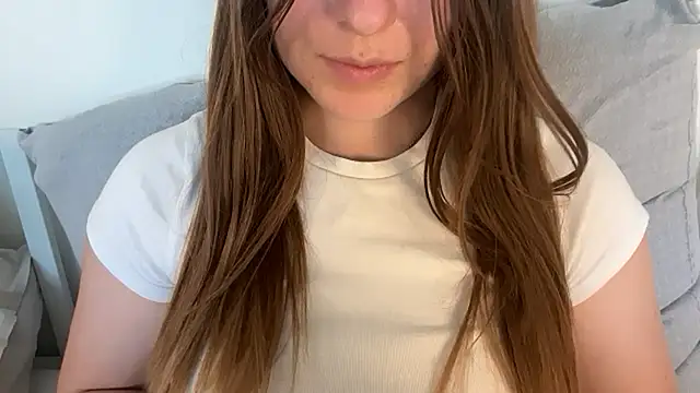 Lucyschickt online show from May 2026 01:31:01 PM