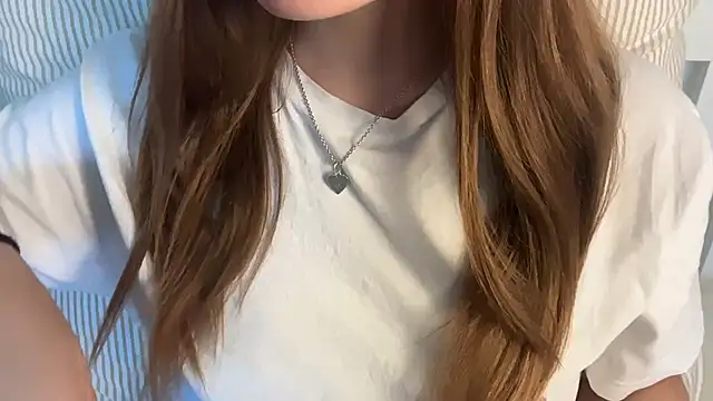 Lucyschickt online show from July 2026 05:17:01 PM