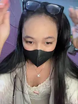 Snapshot of Leeeiuu chatting on February 2026 02:05:02 PM Leeeiuu online show from February 2026 02:05:02 PM