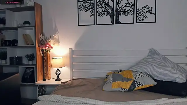 Snapshot of MalvinaTrafford chatting on February 2026 09:44:01 PM MalvinaTrafford online show from February 2026 09:44:01 PM