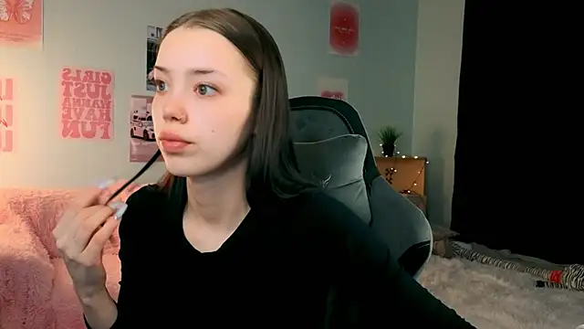 Snapshot of Vexnexe chatting on February 2026 07:35:01 PM Vexnexe online show from February 2026 07:35:01 PM