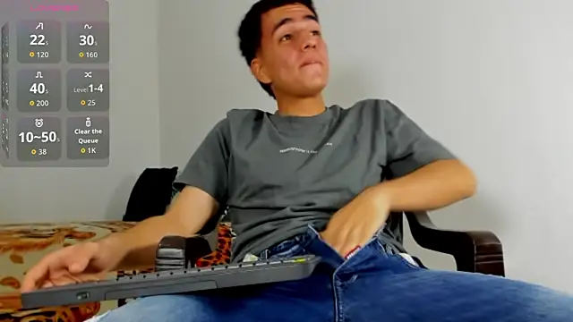 Snapshot of david_hot08 chatting on February 2026 06:44:02 AM david hot08 online show from February 2026 06:44:02 AM