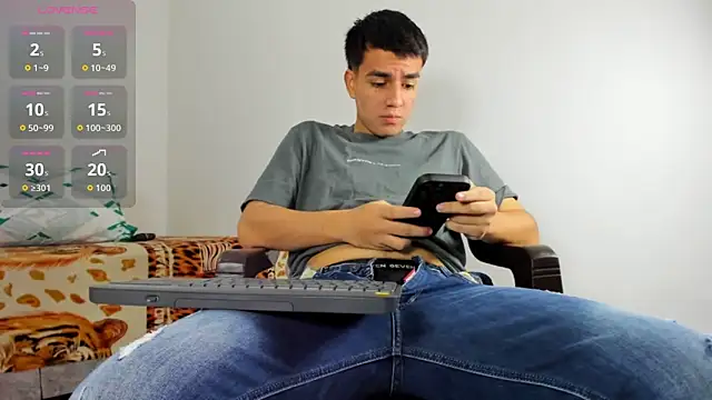 Snapshot of david_hot08 chatting on February 2026 03:27:02 AM david hot08 online show from February 2026 03:27:02 AM