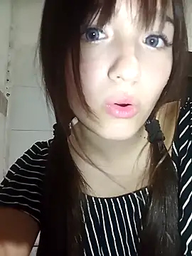 Snapshot of dieciochoyundia chatting on February 2026 12:18:02 AM dieciochoyundia online show from February 2026 12:18:02 AM