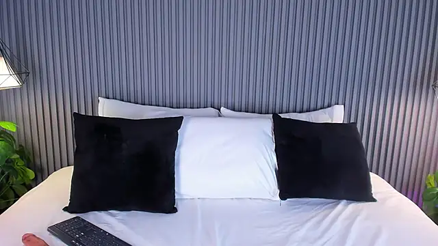 Yalezka  online show from May 2026 04:40:01 AM