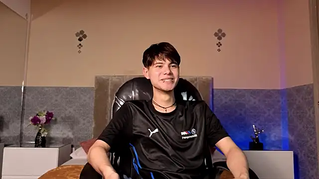 Snapshot of Derek_Sinn chatting on February 2026 08:03:02 PM Derek Sinn online show from February 2026 08:03:02 PM