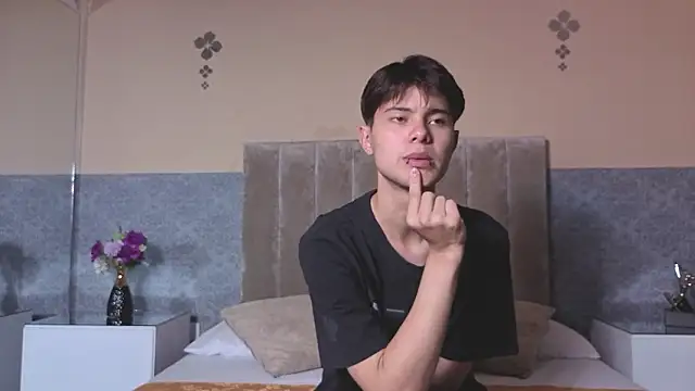 Snapshot of Derek_Sinn chatting on February 2026 07:54:02 PM Derek Sinn online show from February 2026 07:54:02 PM