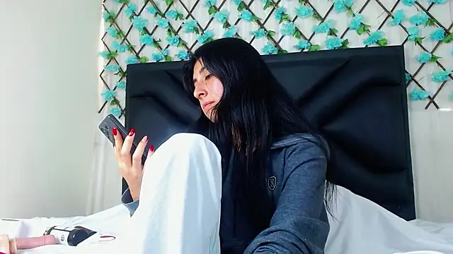 Snapshot of EmmaWilliamss4 chatting on February 2026 04:22:01 PM EmmaWilliamss4 online show from February 2026 04:22:01 PM