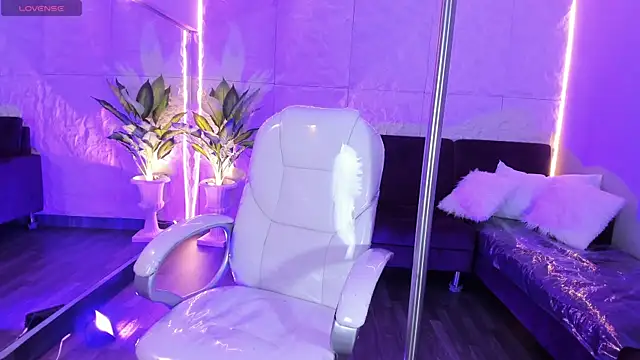 Ravenn21x online show from February 2026 12:09:02 PM