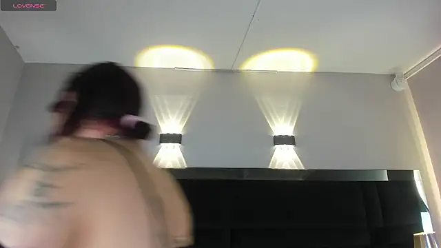 Ravenn21x online show from February 2026 11:37:01 AM