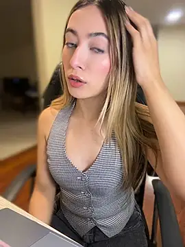 kloe  t18 online show from July 2026 04:27:01 PM