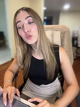 kloe  t18 online show from July 2026 09:00:01 PM