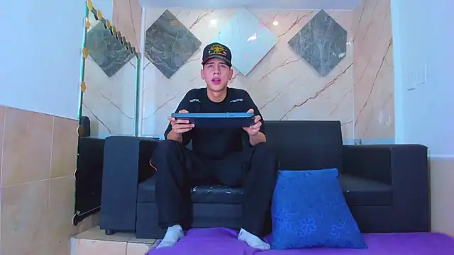 Dominic 26 online show from February 2026 08:36:01 PM