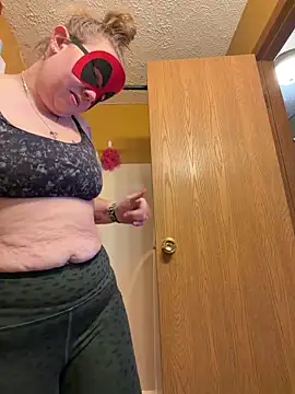 lickablelynn87 online show from February 2026 05:49:02 PM