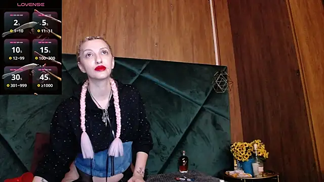 Snapshot of LannaQuinn chatting on April 2026 02:42:02 AM LannaQuinn online show from April 2026 02:42:02 AM