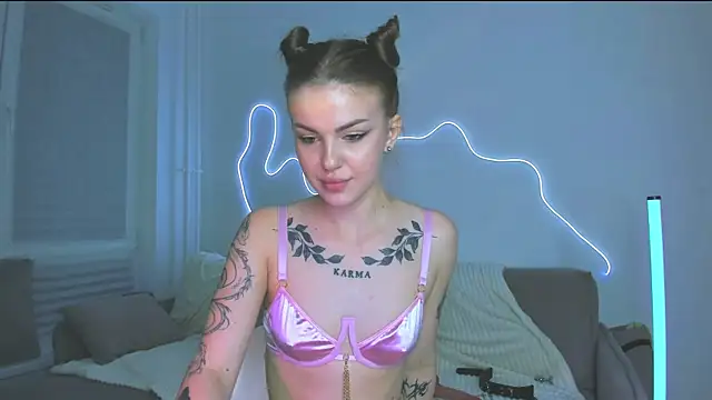 AkylinaGold online show from July 2026 09:01:02 PM