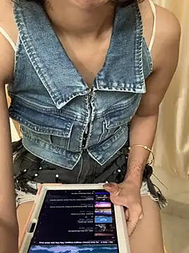 HEENA-STRIP online show from February 2026 07:17:01 AM