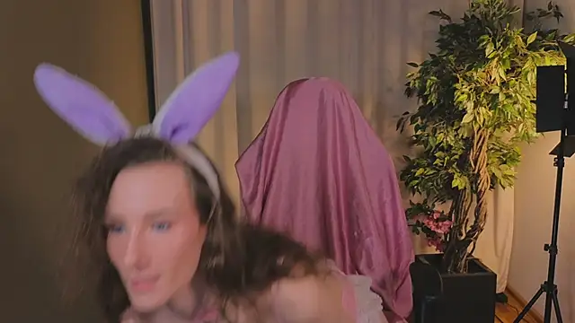 Snapshot of AriaLiko chatting on April 2026 08:40:01 PM AriaLiko online show from April 2026 08:40:01 PM