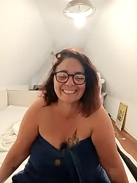 pulpeuse64 online show from April 2026 06:45:02 PM