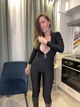 DivineAmely online show from April 2026 08:36:02 PM