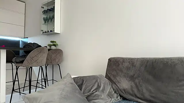 AuraXO online show from April 2026 07:02:01 AM