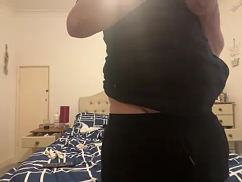 malcolm2334 online show from April 2026 06:28:01 PM